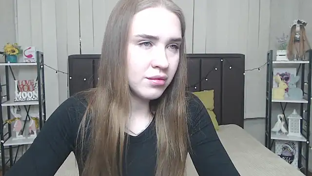 LauraHlot online show from 10-15-25, 05:43