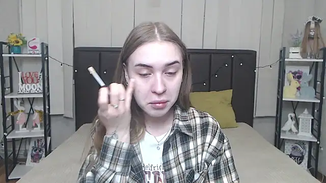 LauraHlot online show from 10-13-25, 05:42