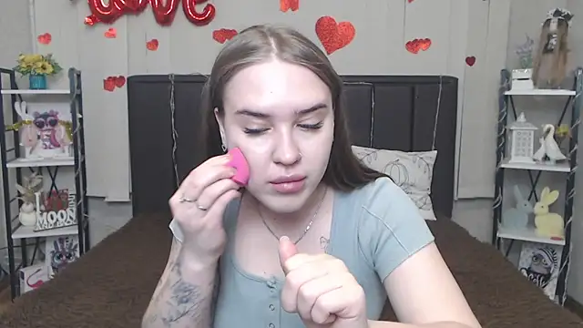 LauraHlot online show from 05-09-26, 05:38