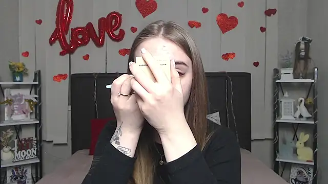 LauraHlot online show from 02-26-26, 06:52