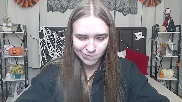 LauraHlot online show from 10-23-25, 05:33