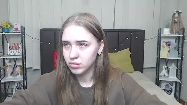 LauraHlot online show from 10-10-25, 05:47