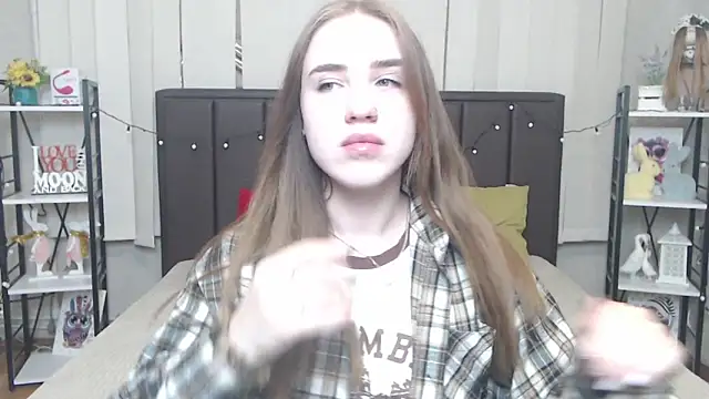 LauraHlot online show from 10-19-25, 05:54