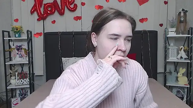 LauraHlot online show from 02-11-26, 08:31