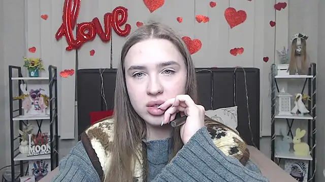 LauraHlot online show from 02-04-26, 08:15
