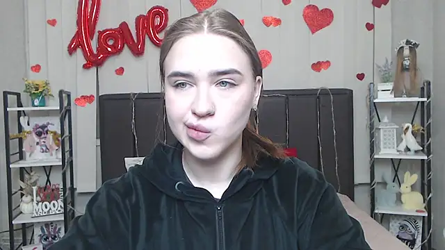 LauraHlot online show from 02-15-26, 06:07