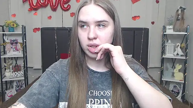 LauraHlot online show from 05-15-26, 06:17