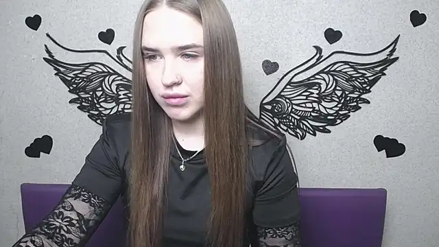 LauraHlot online show from 04-21-26, 05:47