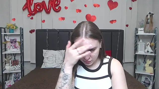 LauraHlot online show from 05-24-26, 05:24