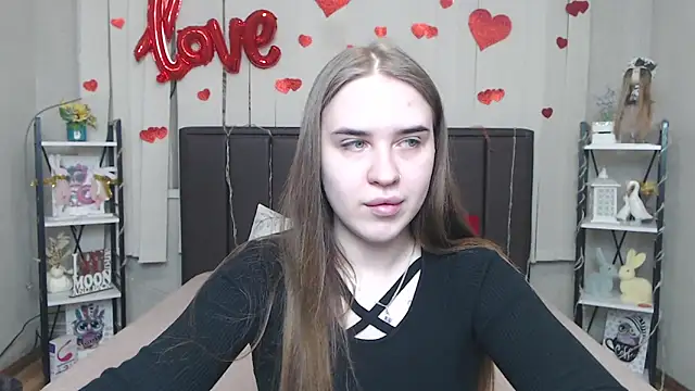 LauraHlot online show from 04-03-26, 05:19