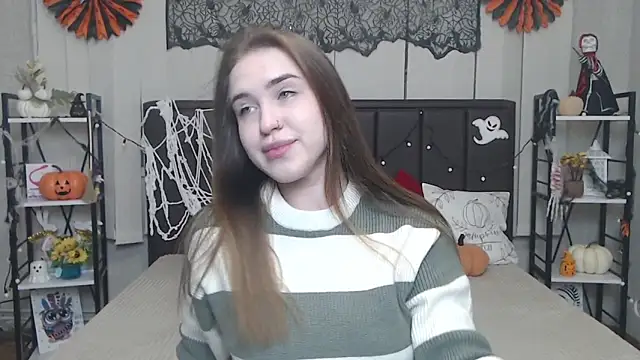 LauraHlot online show from 11-07-25, 06:12