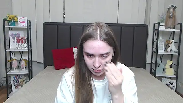 LauraHlot online show from 11-30-25, 06:58