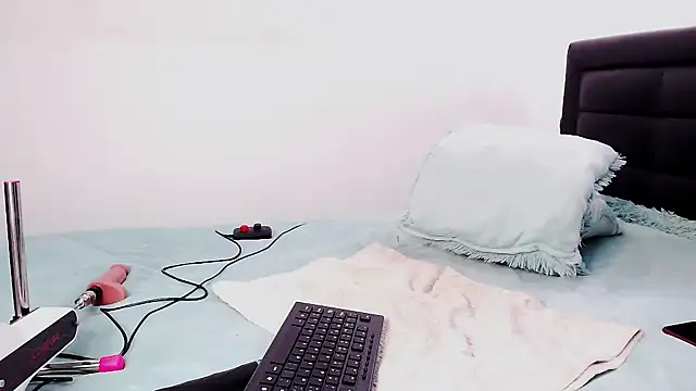 anyaadamss online show from 10-25-25, 01:01