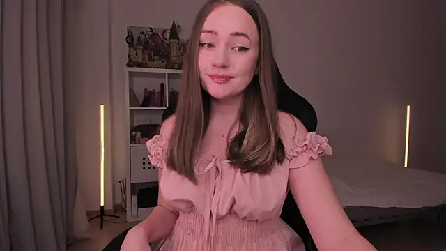 Snapshot of WalkingGirl chatting on 02-14-25, 05:36 WalkingGirl online show from 02-14-25, 05:36