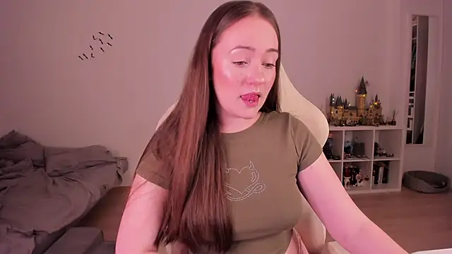 Snapshot of WalkingGirl chatting on 11-05-25, 09:40 WalkingGirl online show from 11-05-25, 09:40