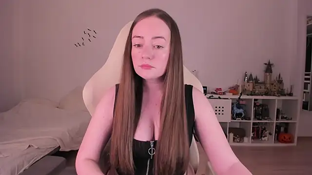 WalkingGirl online show from 12-14-25, 08:03