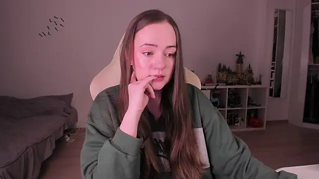 WalkingGirl online show from 11-27-25, 10:43