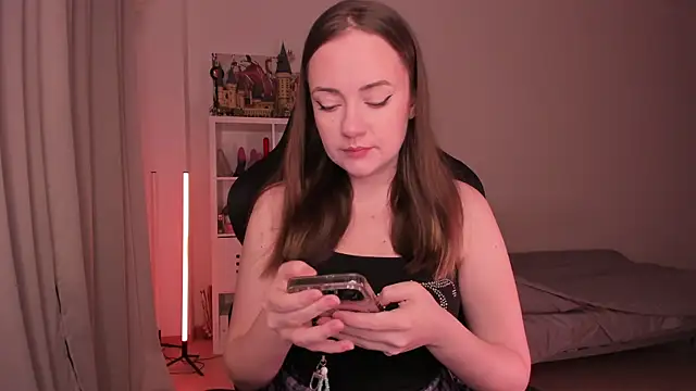 Snapshot of WalkingGirl chatting on 02-04-25, 06:06 WalkingGirl online show from 02-04-25, 06:06