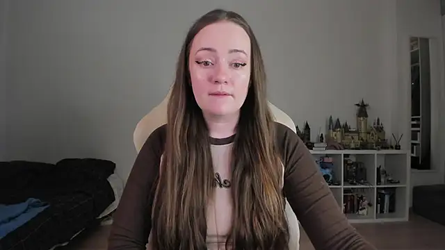 WalkingGirl online show from 02-11-26, 11:37