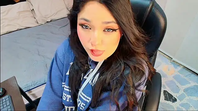 Camiila Osorio online show from 04-15-26, 07:51