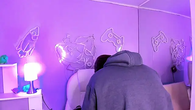 Camiila Osorio online show from 11-18-25, 07:39