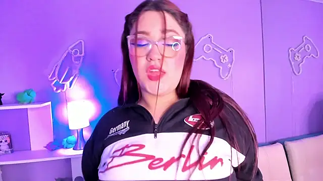 Camiila Osorio online show from 11-20-25, 02:51