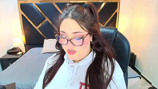 Camiila Osorio online show from 04-30-26, 07:10