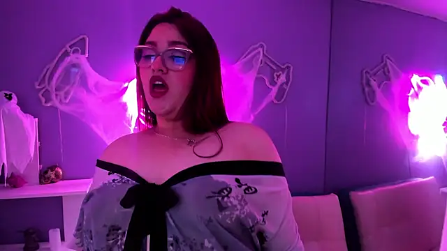 Camiila Osorio online show from 10-24-25, 06:29