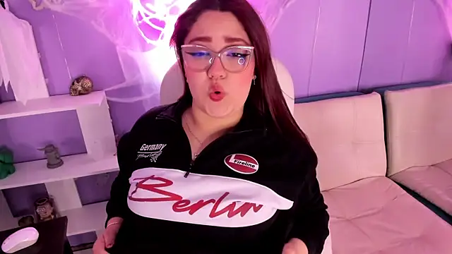 Camiila Osorio online show from 10-17-25, 08:21