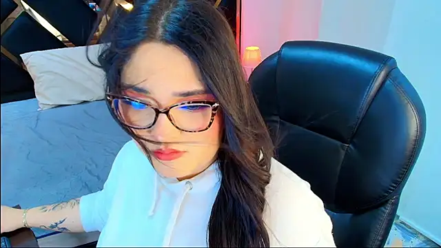 Camiila Osorio online show from 04-17-26, 07:38