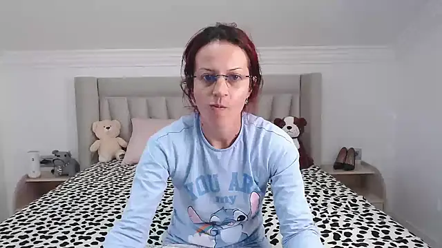 CatWoman0001 online show from 11-19-25, 09:53