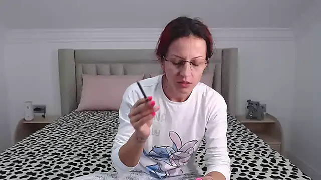 CatWoman0001 online show from 11-07-25, 10:42