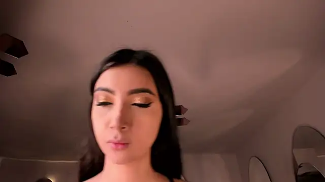 ValeriaVelvet online show from 04-05-26, 11:17