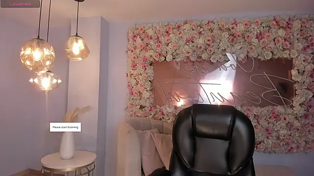 Snapshot of ValeriaVelvet chatting on 05-18-26, 11:59 ValeriaVelvet online show from 05-18-26, 11:59