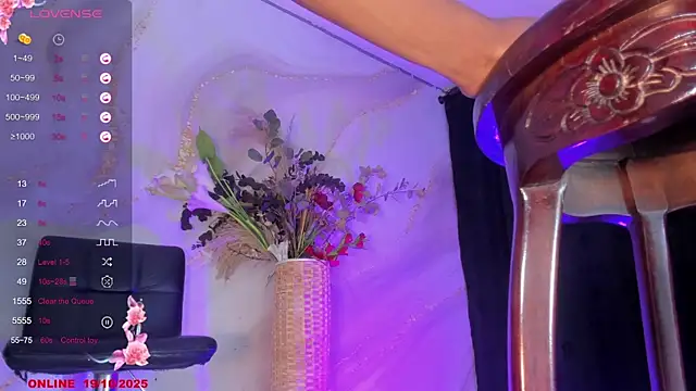 Snapshot of Karla-Ebony chatting on 10-19-25, 02:09 Karla-Ebony online show from 10-19-25, 02:09