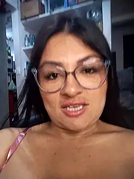 Linda Lars online show from 10-28-25, 02:45