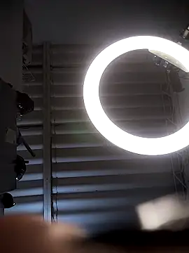 Linda Lars online show from 10-24-25, 03:16