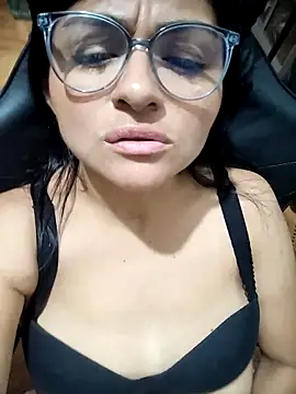 Linda Lars online show from 10-30-25, 02:43