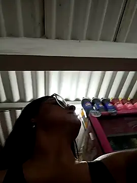 Linda Lars online show from 10-19-25, 03:42