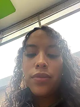 MarieLeon online show from 12-17-25, 09:09