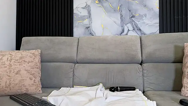 anellejones online show from 02-25-26, 07:25