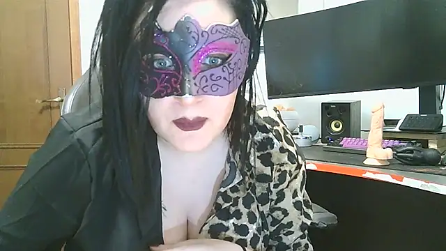 LaDamaNeraa online show from 10-10-25, 01:12