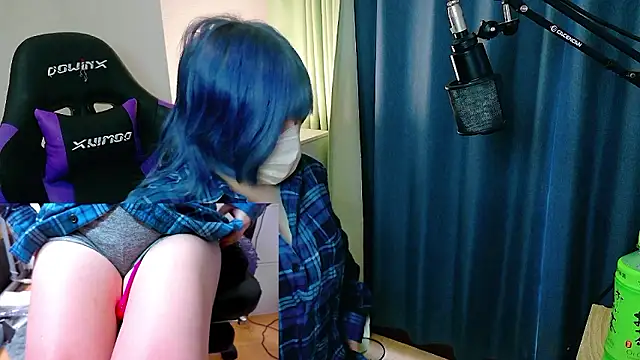 Snapshot of hazuki_8008 chatting on 10-22-25, 04:12 hazuki 8008 online show from 10-22-25, 04:12