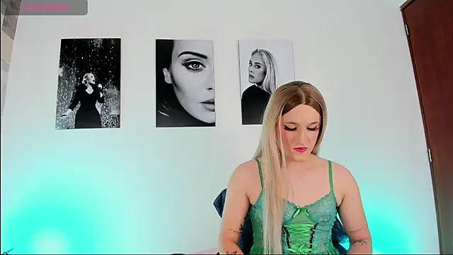 Snapshot of JESSI_NAOMI chatting on 01-25-25, 03:51 JESSI NAOMI online show from 01-25-25, 03:51