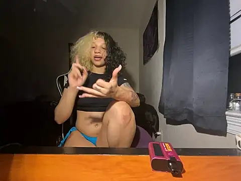 Creolegirl19 online show from 12-22-25, 07:19