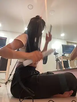 ariel jonees online show from 10-28-25, 04:50