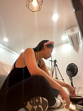 ariel jonees online show from 11-26-25, 04:18