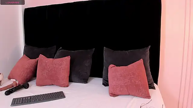 ariel jonees online show from 10-06-25, 05:35