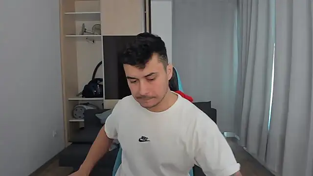 MatMalonne online show from 12-19-25, 01:35