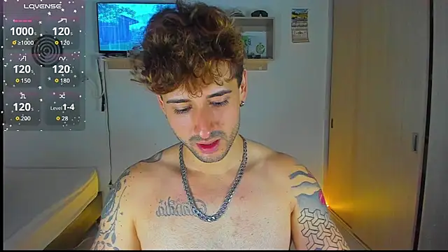 Snapshot of Ares_blue chatting on 02-11-26, 01:44 Ares blue online show from 02-11-26, 01:44